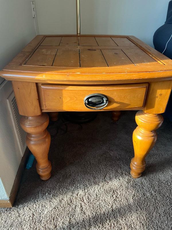 Living room corner table